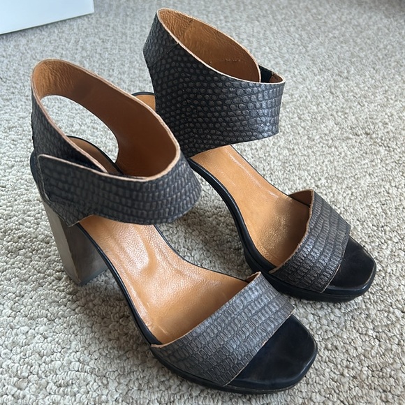 COCLICO Leggy Heel - Picture 2 of 9